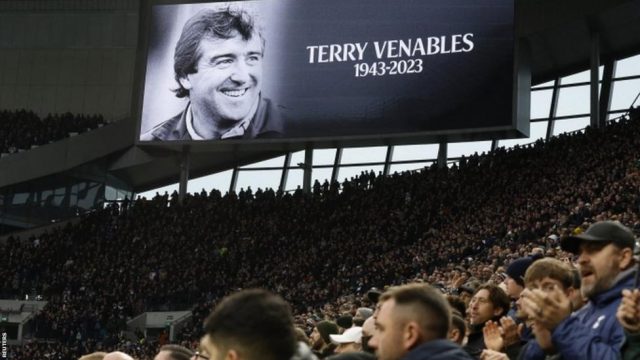 Terry Venables homage during match between Tottenham and Aston Villa.