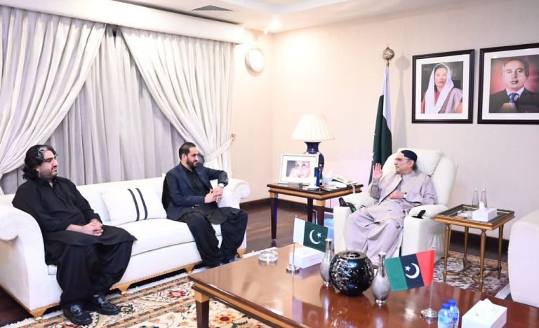 سابق وزیراعلی بلوچستان عبدالقدوس بزنجو نے پیپلز پارٹی میں شمولیت اختیار کرلی