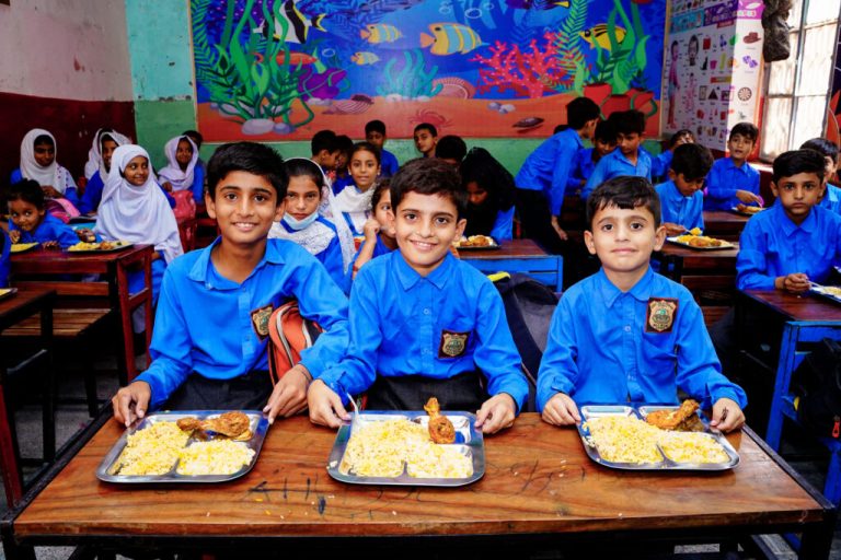 SSEA_Pakistan-Office_Bilal-Chabra_School-Meal-Program_Students-Having-their-Nutritiuos-Meal--1024x683