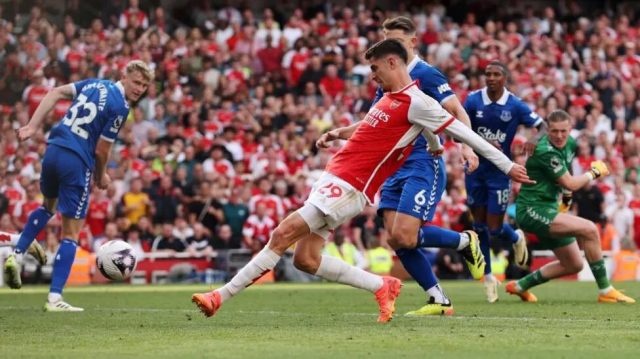 Arsenal beat Everton but miss out on Premier League title