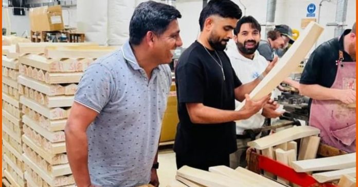 Captain Babar Azam and Rizwan made new bats