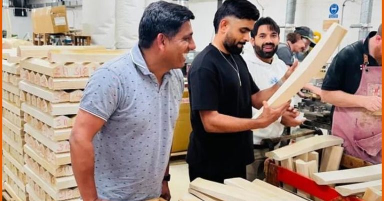 Captain Babar Azam and Rizwan made new bats