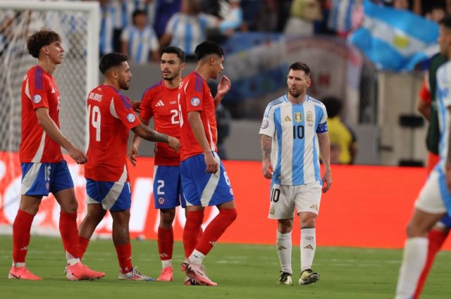 Argentina beats Chile; Lionel Messi injures thigh