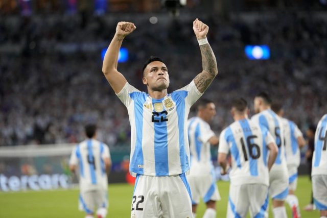 Martínez scores twice, Argentina beats Peru 2-0 to end Copa America group play in first 