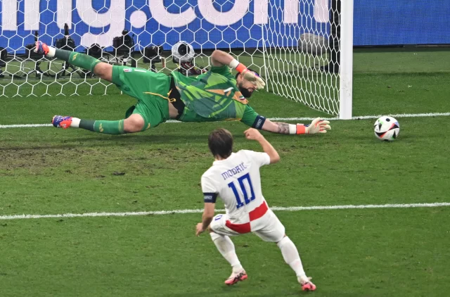 Croatia 1 Italy 1: Zaccagni scores dramatic 98th-minute equaliser to secure last 16