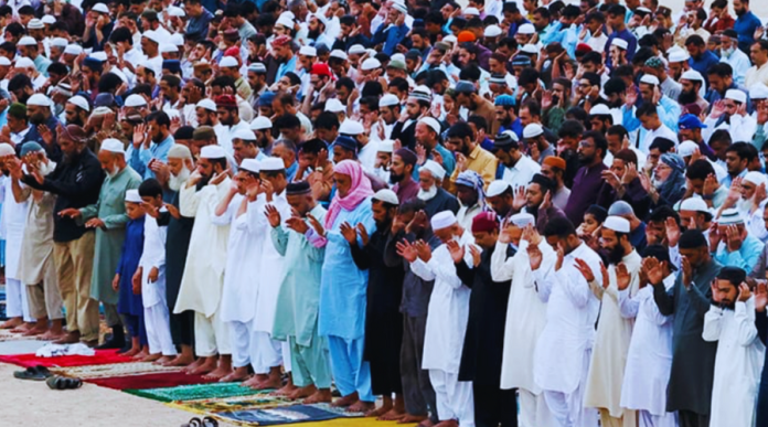 Pakistan Eid-ul-Adha is being celebrated with religious fervor, the payment of Sunnah Ibrahimi continues