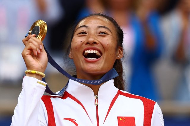  Zheng beats Vekic to win historic gold for China 