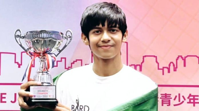 Pakistan's Teenage Squash Sensation Clinches 3rd Junior Title