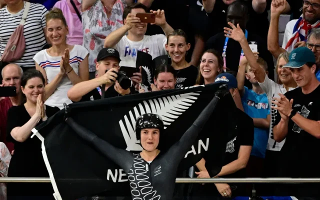 Ellesse Andrews wins gold in keirin final