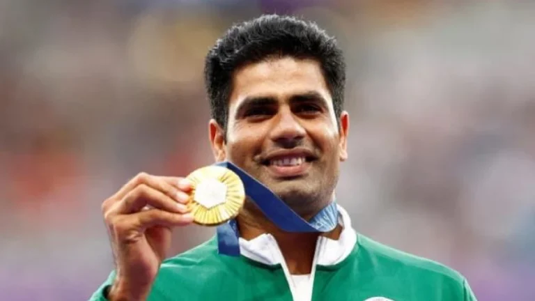 Olympian Gold Medalist Arshad Nadeem announced to give 100 laptops to students