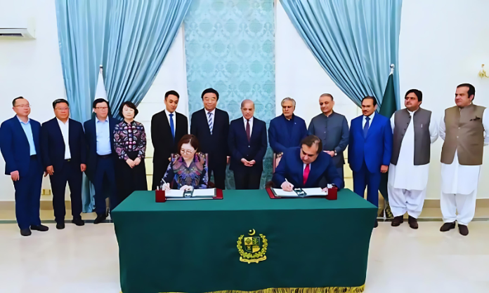 Announcement of Chinese investment company to establish textile parks in Pakistan