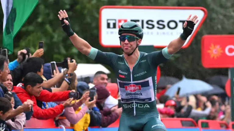 Groves took his third Vuelta stage win in a wet sprint.