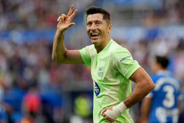 Robert Lewandowski's hit-trick gives Reigns Barca the advantage at the top of the table