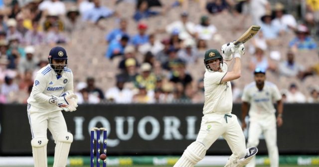 Australia's Steve Smith bats on the first day of the fourth cricket Test match between Australia and India (photo: AFP)