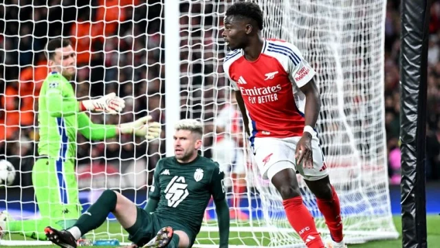 Bukayo Saka scores double to send Gunners third in the table