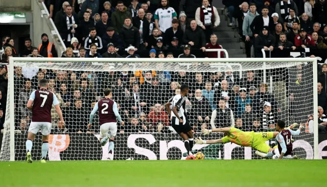 Brilliant Newcastle defeat 10-man Aston Villa