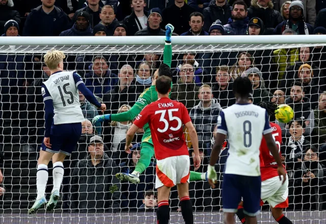 Tottenham beat Manchester United to reach Carabao Cup semi-finals