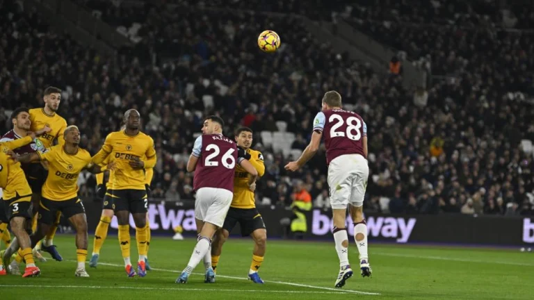 West Ham beat Wolves after a thrilling Premier League match and heaped more pressure on O'Neil.