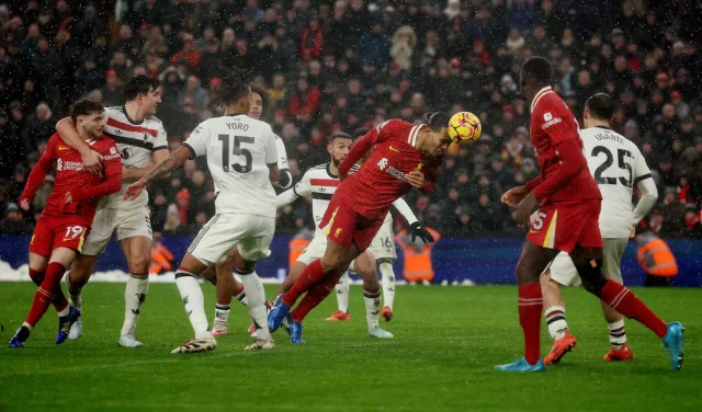 Premier League: Liverpool and Manchester United draw 2-2