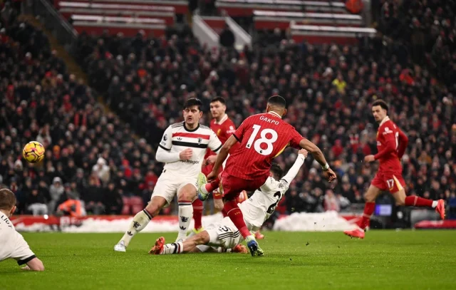 Manchester United earn crucial point in thrilling clash against Liverpool