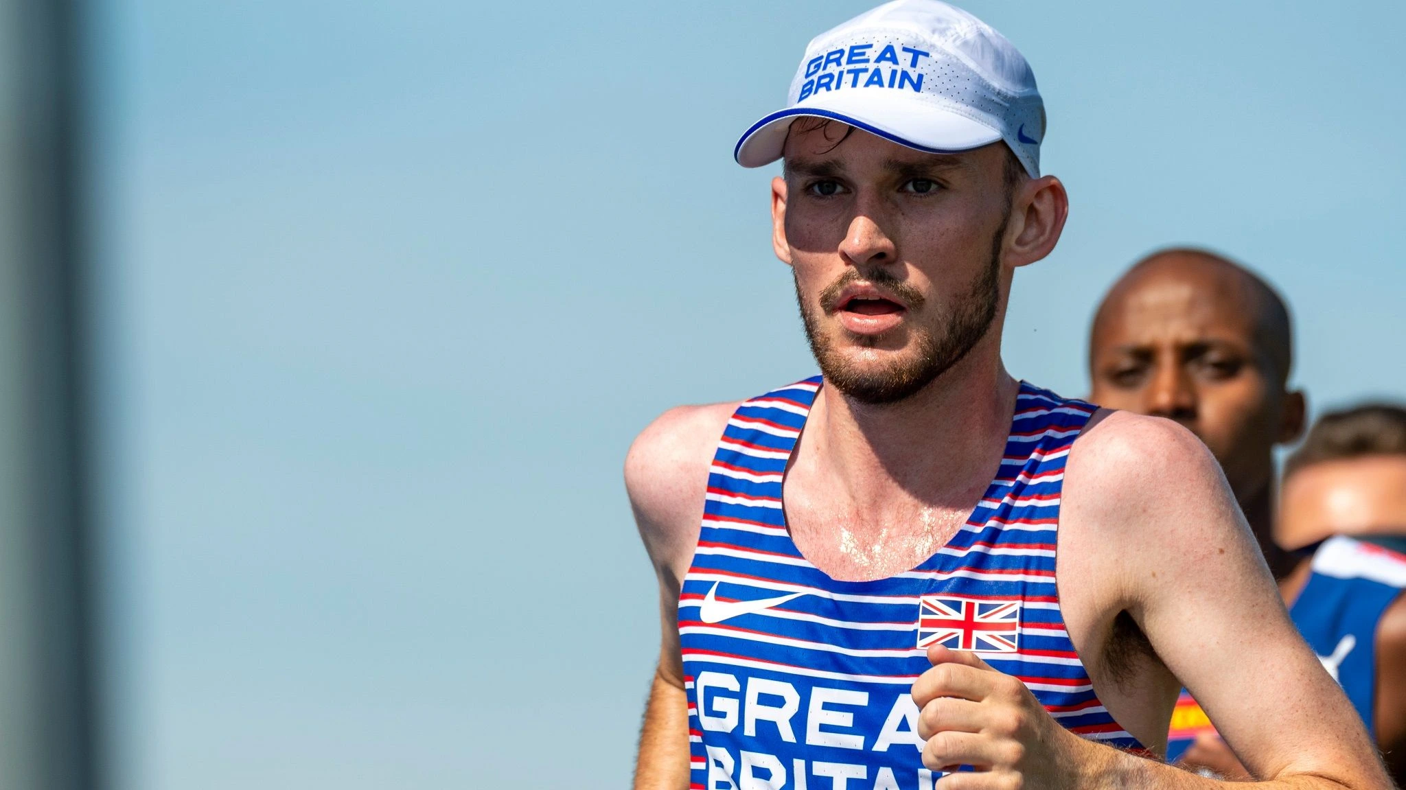 Leonard breaks men's British 10km record in Valencia