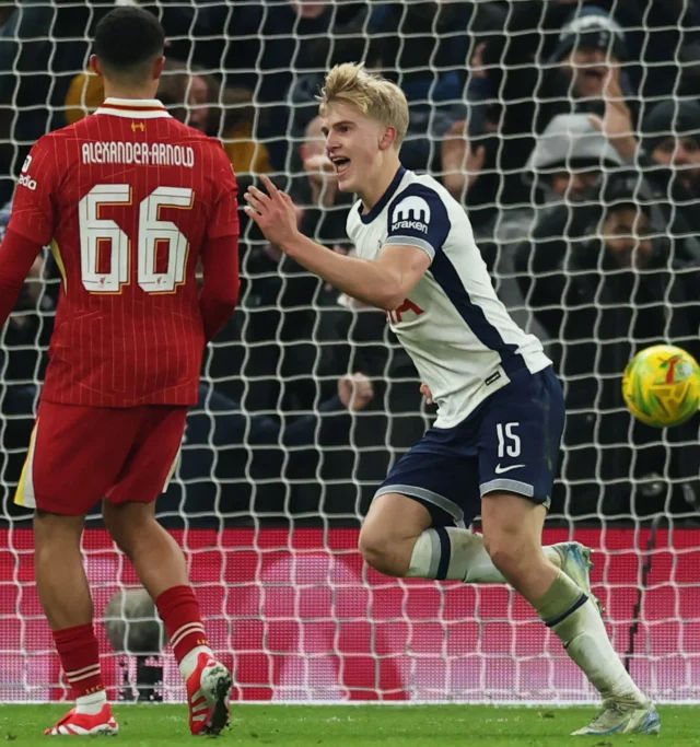 Lucas Bergvall's brilliant goal sees Tottenham defeat Liverpool in League Cup semi-final