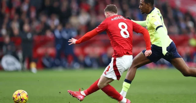 Elliot Anderson of Nottingham Forest scores his team's first goal during the Premier League match
