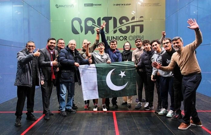 Pakistan High Commissioner to the UK congratulates Pakistani players on winning the Scottish Junior Championship