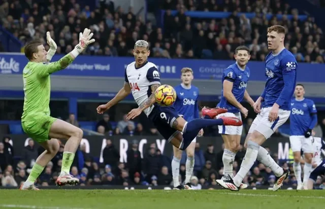 Premier League Evertons stunning victory, Tottenham in trouble 