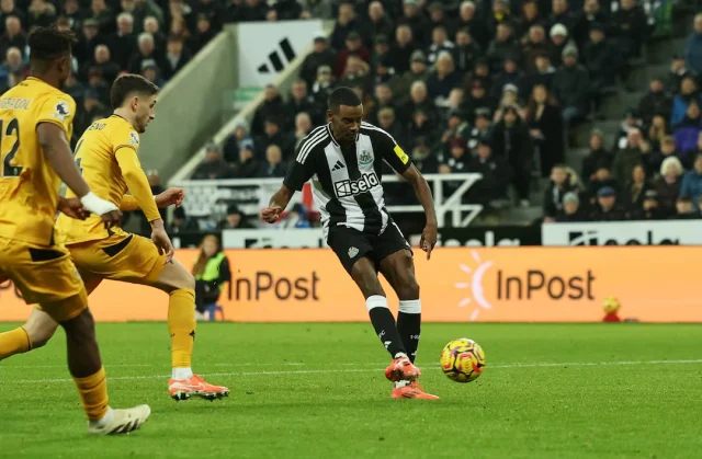 Premier League: Newcastle beat Wolves to move into top four