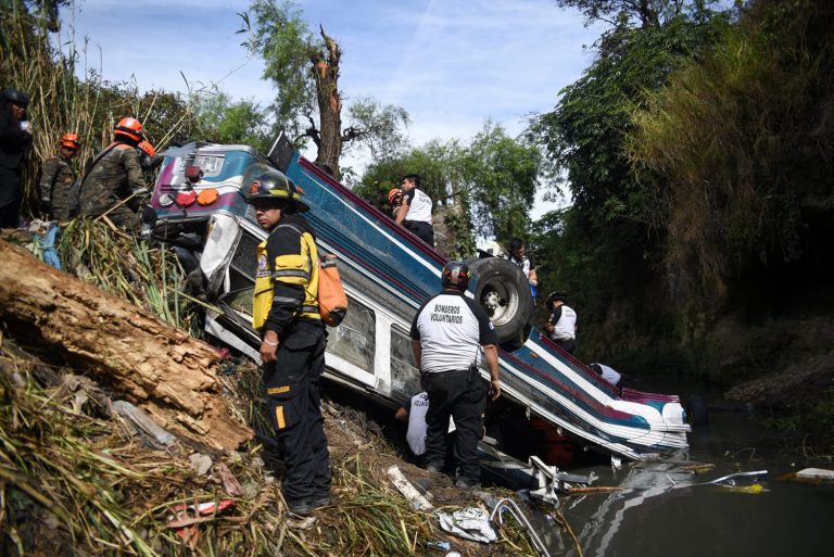 250210-bus-crash-Guatemala-City-aa-103-4b5be9