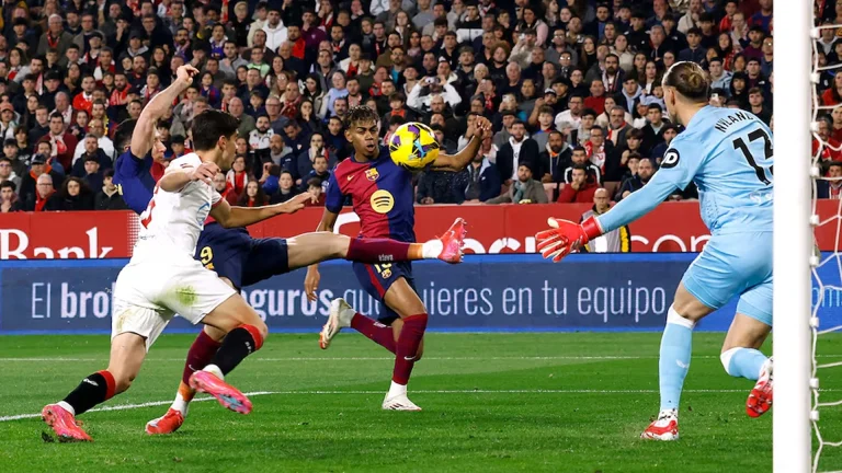 Barca beat Sevilla 4-1 to close gap on leaders Real Madrid