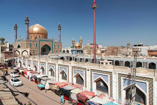 Khairpur: Bus carrying pilgrims to Hazrat Lal Shahbaz Qalandar's Urs meets with accident