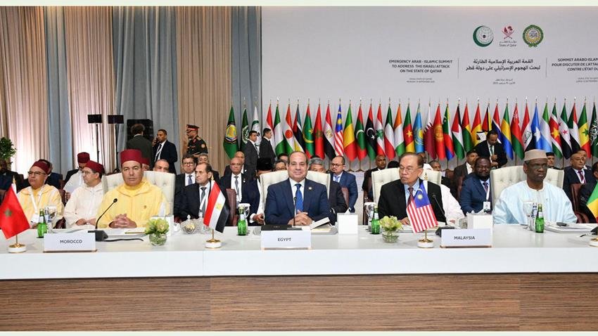 صدر عبدالفتاح السیسی قطر کے دارالحکومت دوحہ میں منعقدہ ہنگامی عرب-اسلامی سربراہی اجلاس میں شرکت کرتے ہوئے۔