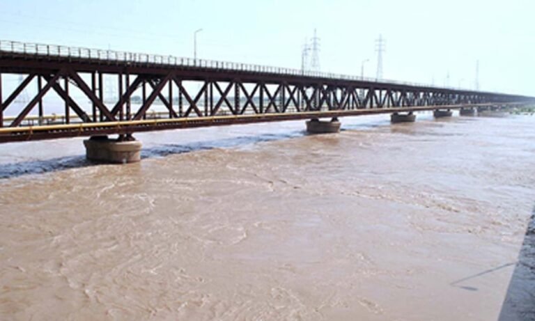 چناب اور راوی میں پانی کے بہاؤ میں مسلسل اضافہ، جنوبی و وسطی پنجاب میں صورت حال مزید بگڑنے کا خدشہ