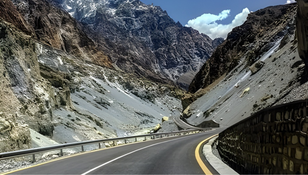 Pakistan invites China to invest in Karakoram Alternative Highway