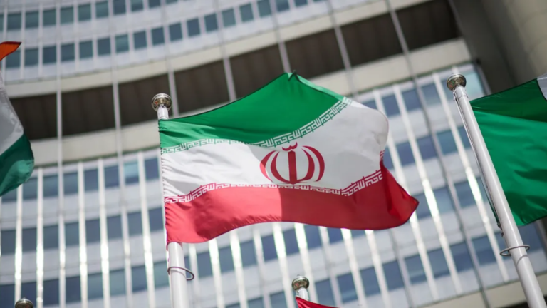 Iran's soft stance ahead of Geneva talks, hints at economic benefits in exchange for sanctions