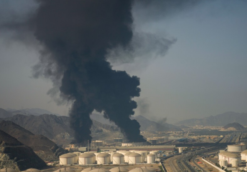 Attack on Iran's oil supply line, a strategic target for the US military or a new war swamp