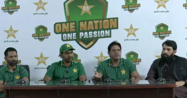 عاقب جاوید نے انگلینڈ کے خلاف شکست کا ملبہ بابر اعظم پر ڈال دیا
