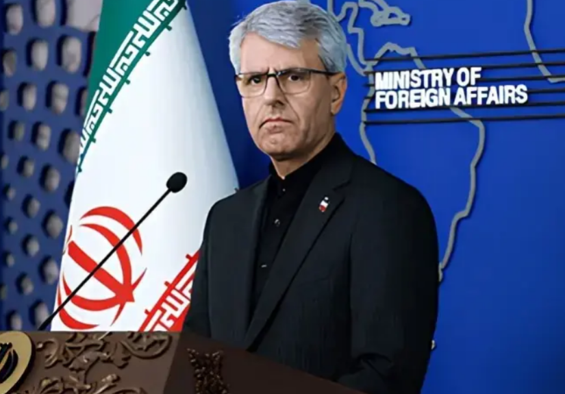 Iran strongly reacts to US threats against Oman, calls the move illegal