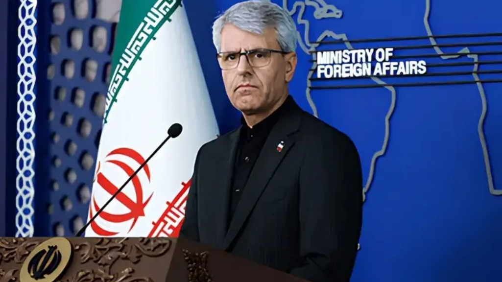 Iran strongly reacts to US threats against Oman, calls the move illegal