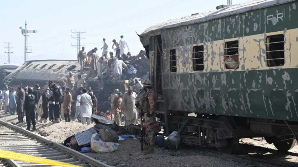 Quetta shuttle train suicide blast, 14 killed, 20 injured