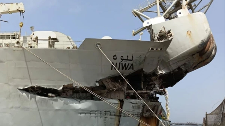 Two ships collide off the coast of Karachi, several containers fall into the sea, investigation begins
