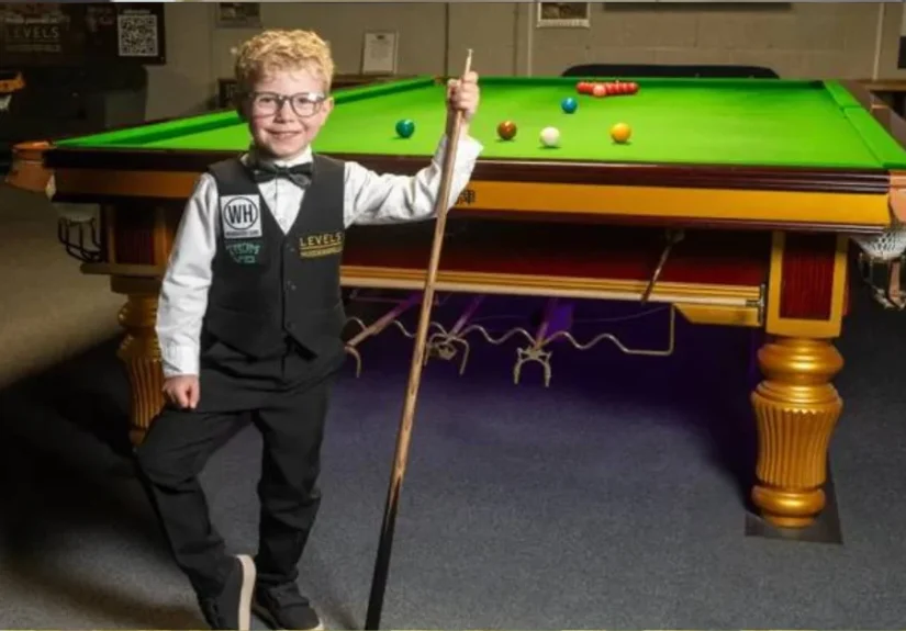 A 5-year-old British boy has become the new surprising talent in the snooker world.-X