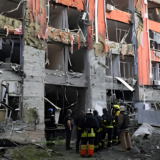 Russia launches major airstrike on Ukraine, killing 10 people, injuring dozens