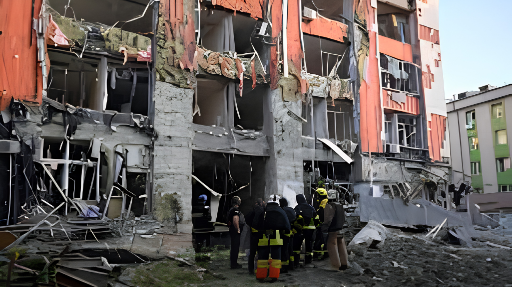Russia launches major airstrike on Ukraine, killing 10 people, injuring dozens