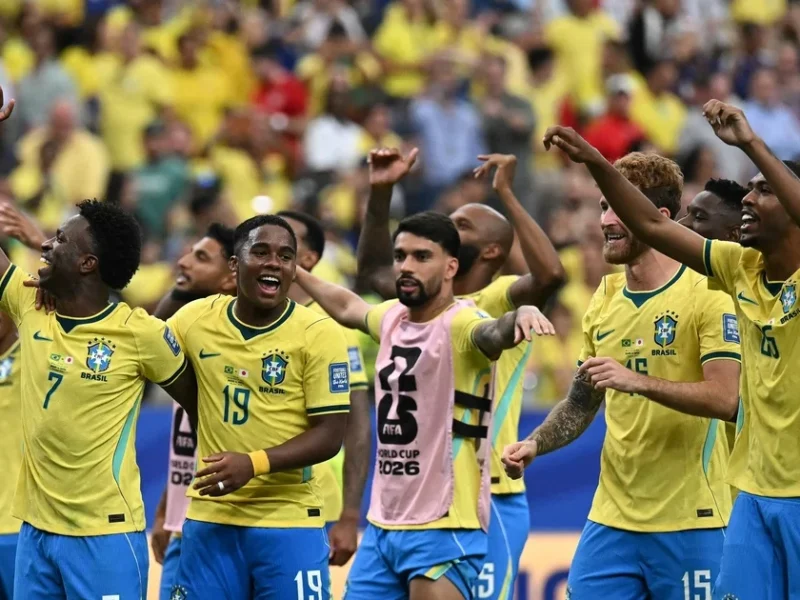 Brazil's national soccer team celebrates after defeating Japan to secure a spot in the round of 16 at the 2026 North and Central America World Cup match held at Houston Stadium in Texas, U.S., on June 30 (Korea time). AFP-Yonhap News