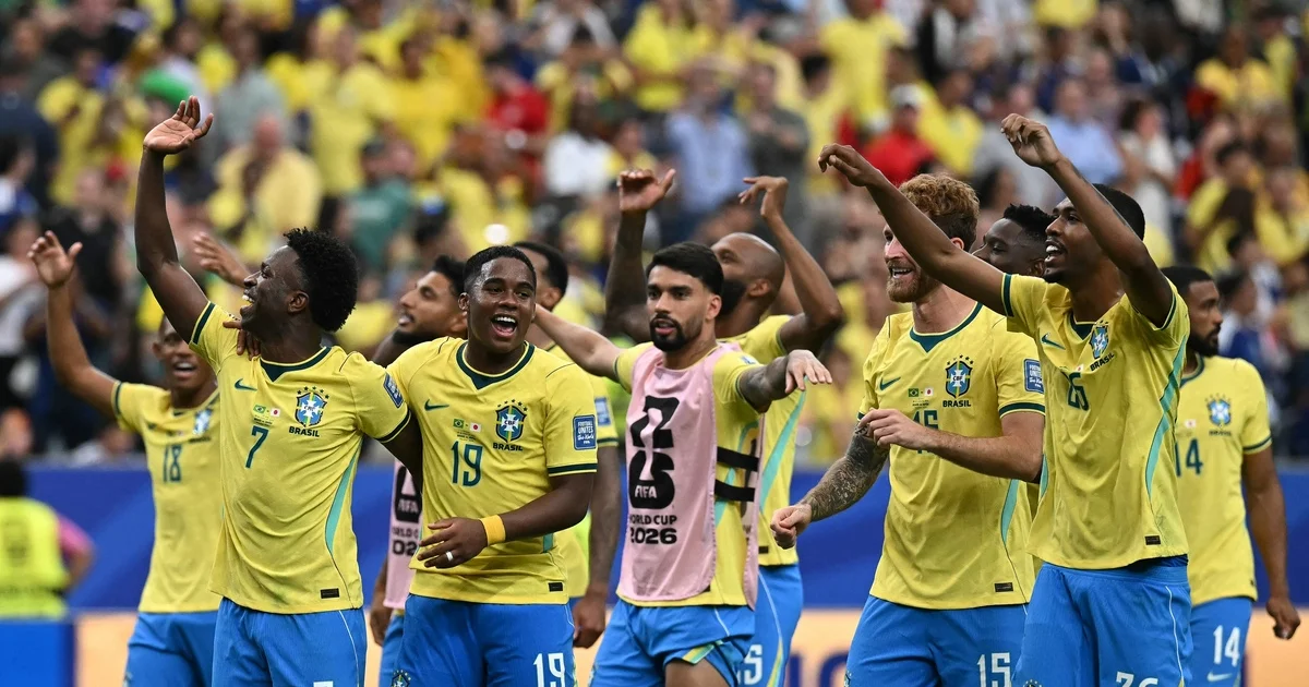 Brazil's national soccer team celebrates after defeating Japan to secure a spot in the round of 16 at the 2026 North and Central America World Cup match held at Houston Stadium in Texas, U.S., on June 30 (Korea time). AFP-Yonhap News