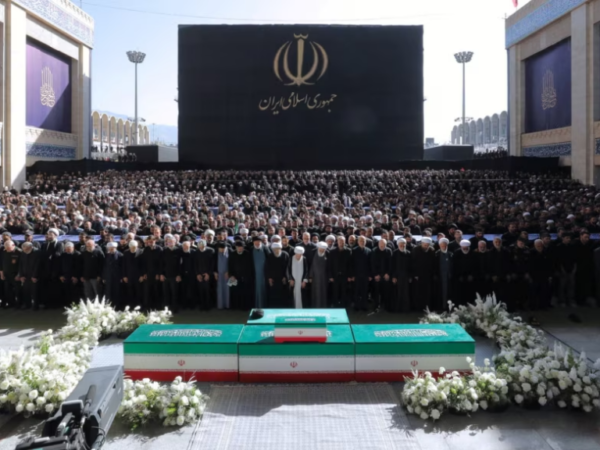 تہران میں لاکھوں افراد کی شرکت، آیت اللہ خامنہ ای کو خراجِ عقیدت، مجتبیٰ خامنہ ای کی عدم موجودگی برقرار