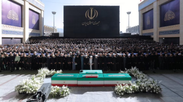 تہران میں لاکھوں افراد کی شرکت، آیت اللہ خامنہ ای کو خراجِ عقیدت، مجتبیٰ خامنہ ای کی عدم موجودگی برقرار